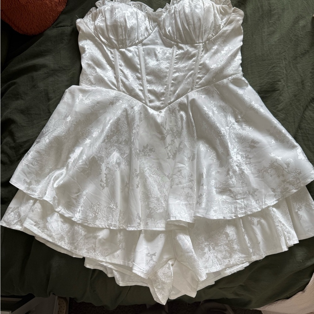 Elegant White Strapless Romper - Picture 3 of 8